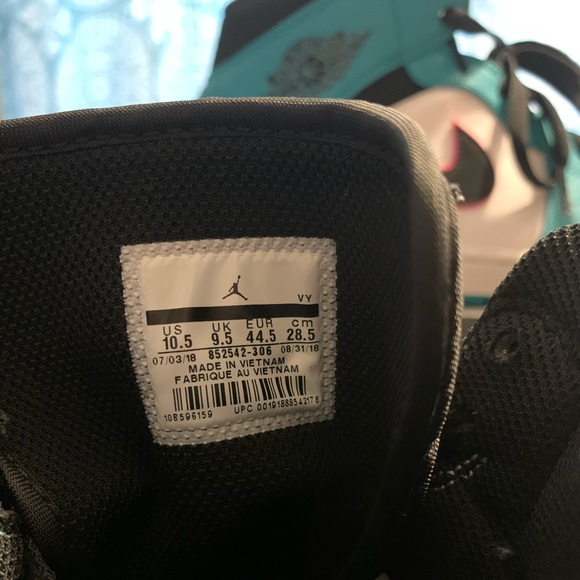 Air Jordan 1 Mid South Beach - Picture 5 of 6